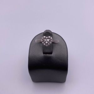 10k white gold Diamond heart ring